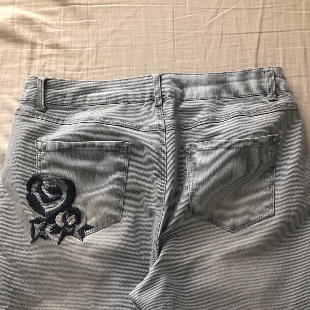 Embroidered jeans - Picture 6 of 7